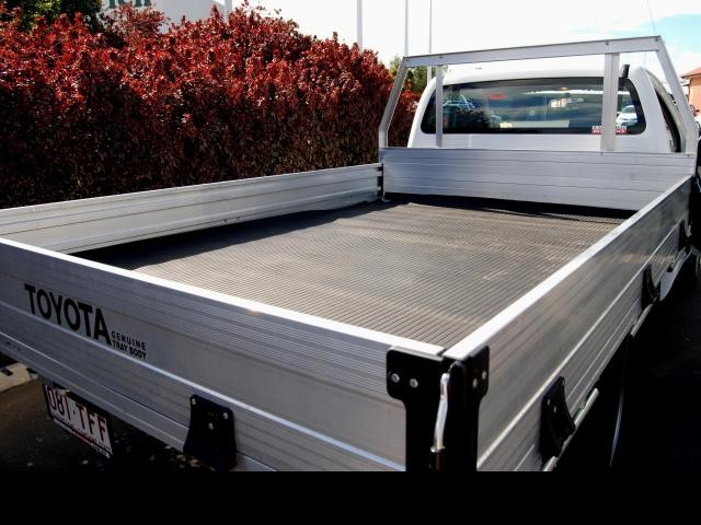 2013 Toyota HILUX 4x2 Workmate 2.7L Petrol Manual Single Cab C/C