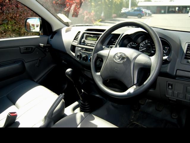 2013 Toyota HILUX 4x2 Workmate 2.7L Petrol Manual Single Cab C/C