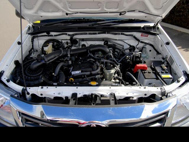 2013 Toyota HILUX 4x2 Workmate 2.7L Petrol Manual Single Cab C/C