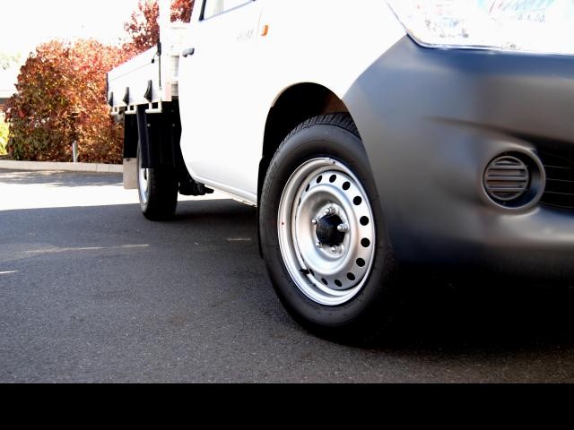 2013 Toyota HILUX 4x2 Workmate 2.7L Petrol Manual Single Cab C/C