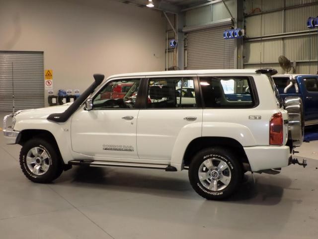 2010 NISSAN PATROL ST-L (4x4)