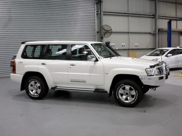 2010 NISSAN PATROL ST-L (4x4)