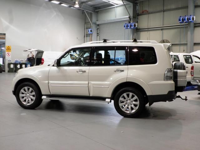 2008 MITSUBISHI PAJERO EXCEED LWB (4x4)